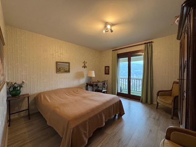 Maison - 185 m² - 5 pièces