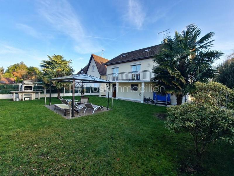 Maison - 165 m² - 8 pièces