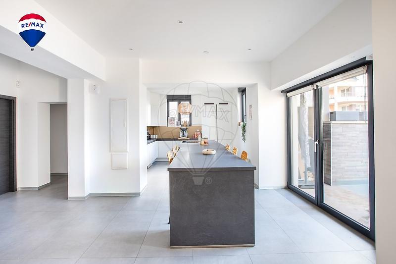 Appartement - 112 m² - 5 pièces