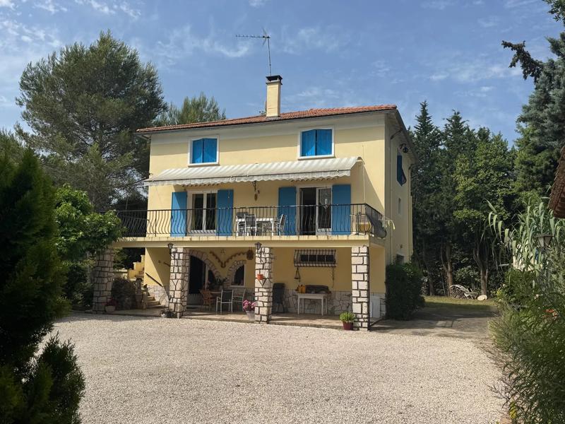 Maison - 237 m² - 9 pièces