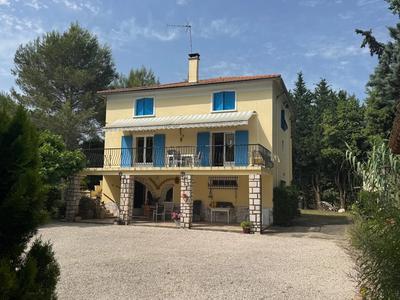 Maison - 237 m² - 9 pièces