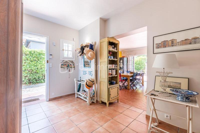 Maison - 259 m² - 9 pièces