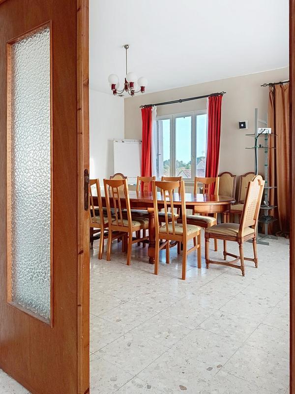 Maison - 265 m² - 10 pièces
