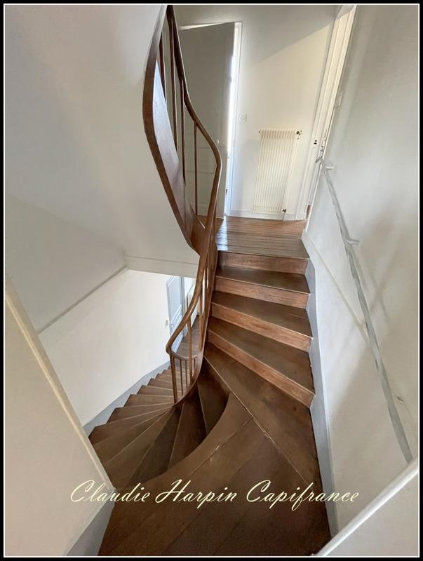 Maison - 246 m² - 10 pièces