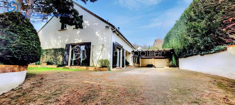 Propriété - 288 m² - 12 pièces