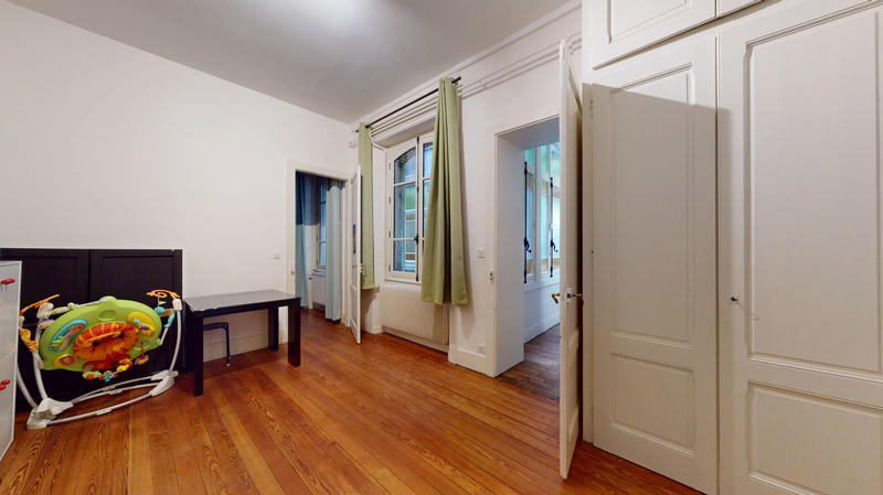 Appartement - 218 m² - 9 pièces