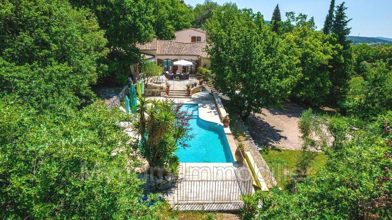 Maison - 200 m² - 6 pièces