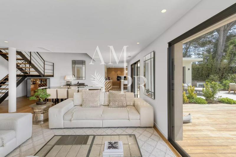 Villa - 247 m² - 6 pièces