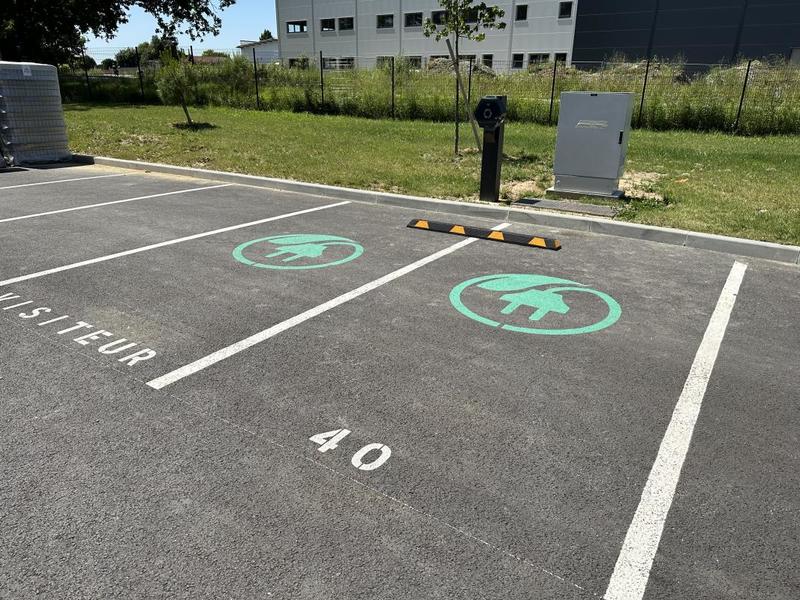 Local d'activité / Entrepôt - 290 m² - 4 pièces