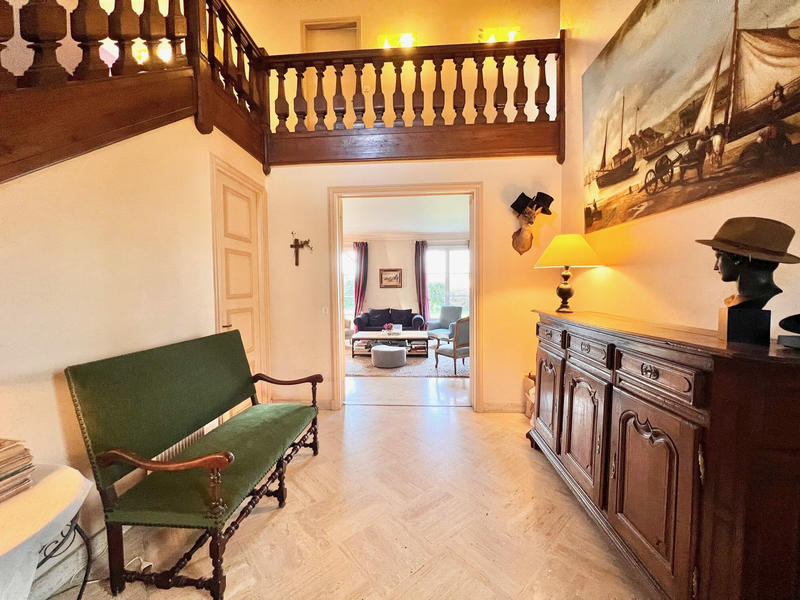 Propriété - 260 m² - 9 pièces