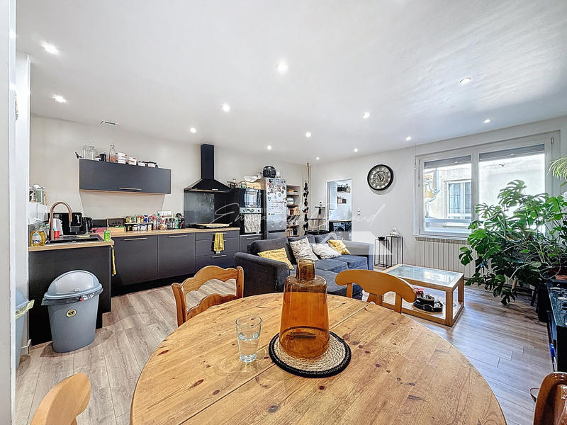 Appartement - 81 m² - 3 pièces