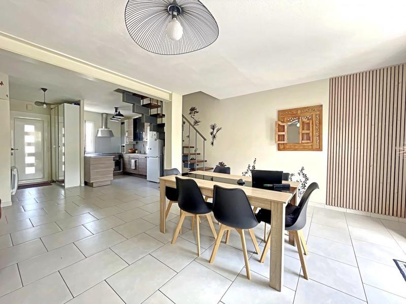 Maison - 95 m² - 5 pièces