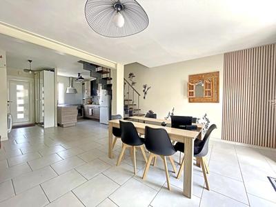 Maison - 95 m² - 5 pièces