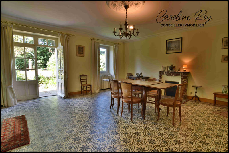 Maison - 226 m² - 8 pièces