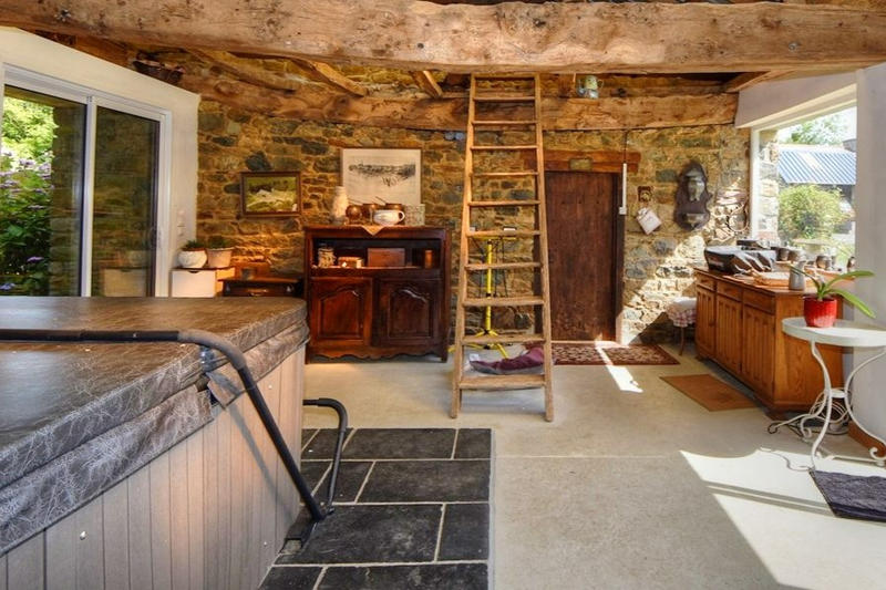 Maison - 218 m² - 9 pièces