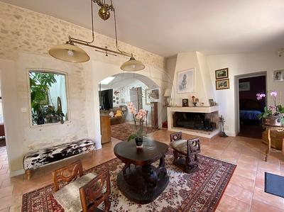 Maison - 220 m² - 8 pièces