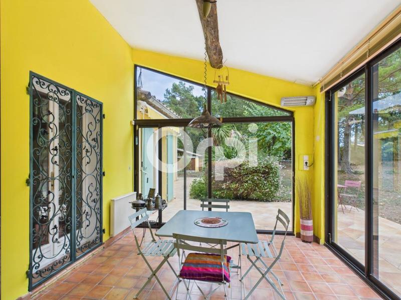 Maison - 200 m² - 6 pièces