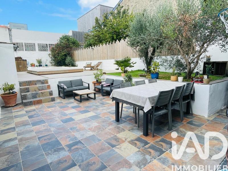 Maison - 181 m² - 8 pièces