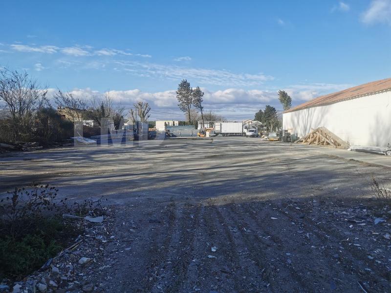 Entrepôt - 2 200 m² - 1 pièce