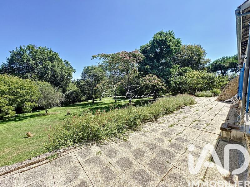 Maison - 239 m² - 8 pièces