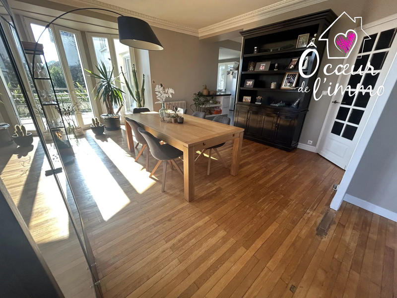 Maison - 251 m² - 9 pièces