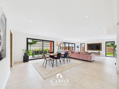 Maison - 203 m² - 7 pièces