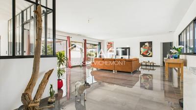 Maison - 223 m² - 5 pièces