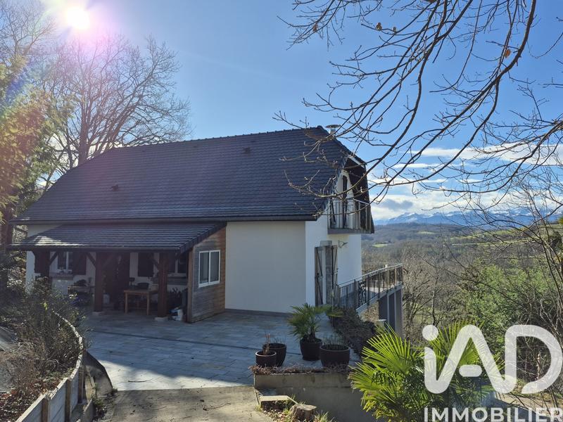 Maison - 235 m² - 9 pièces