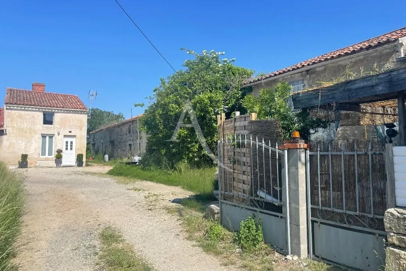 Maison - 268 m² - 11 pièces