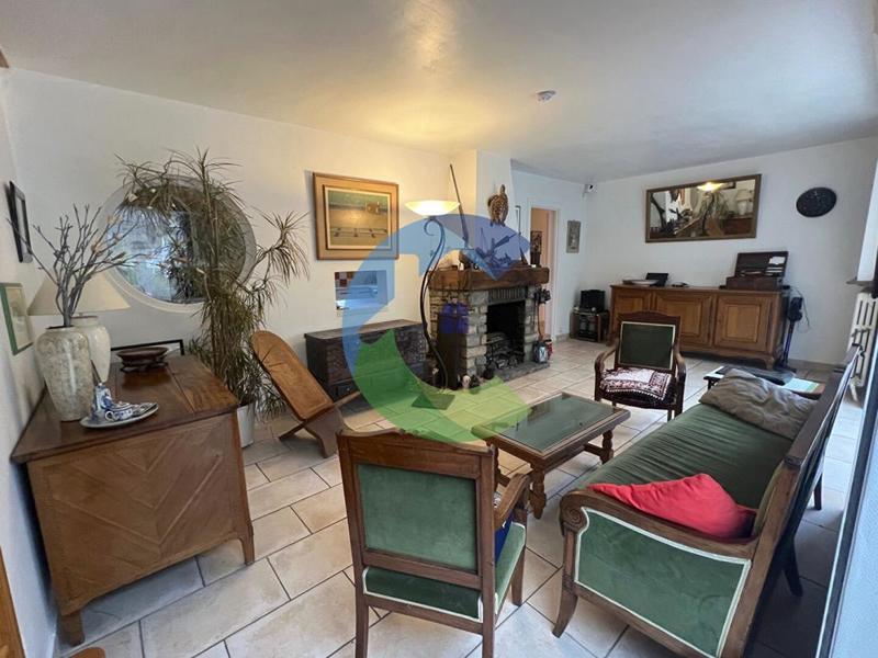 Maison - 220 m² - 8 pièces