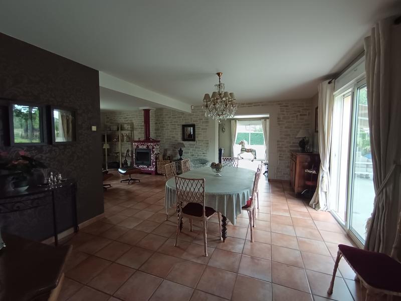 Maison traditionnelle - 210 m² - 7 pièces