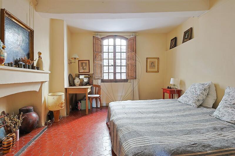 Maison - 234 m² - 7 pièces