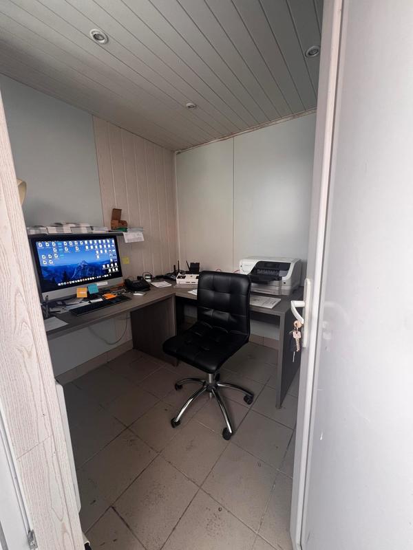 Local commercial - 200 m² - 3 pièces