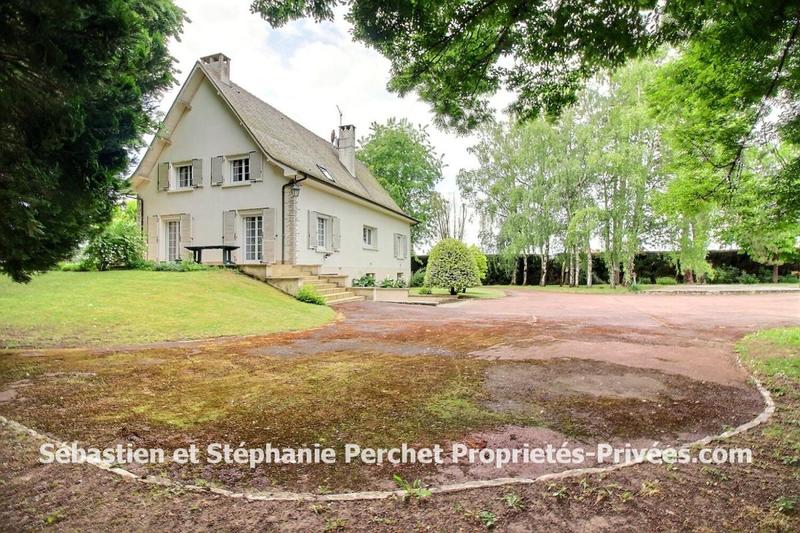 Maison - 229 m² - 8 pièces