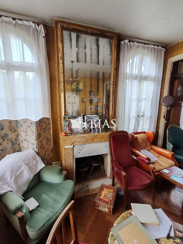 Maison - 256 m² - 12 pièces