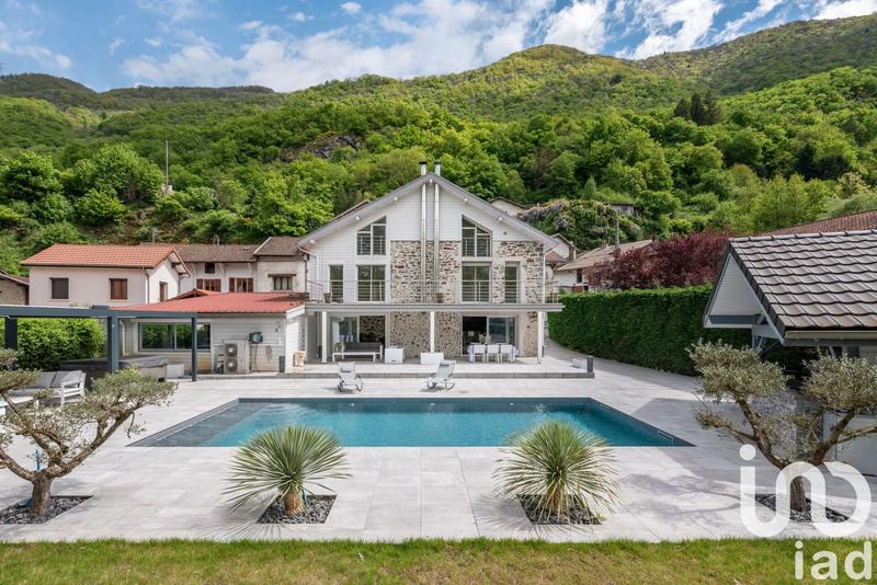 Maison - 249 m² - 6 pièces