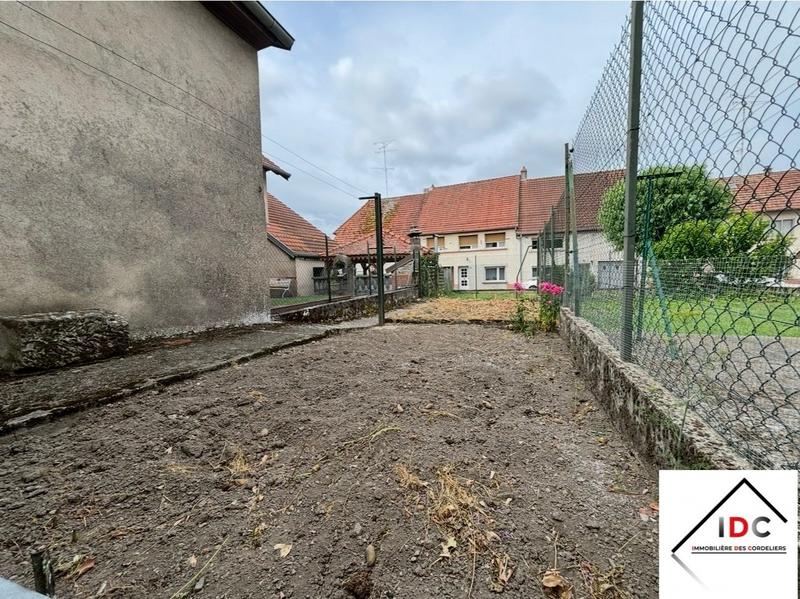 Maison - 202 m² - 6 pièces