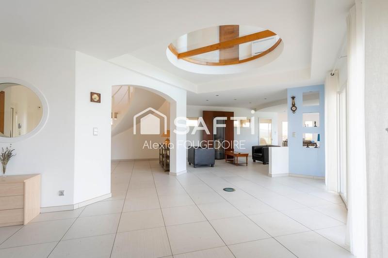 Maison - 298 m² - 9 pièces