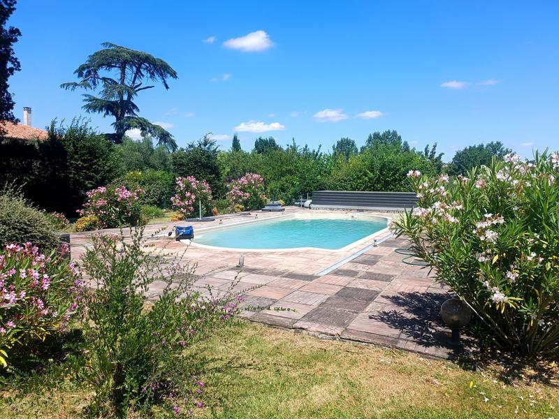 Maison - 350 m² - 8 pièces