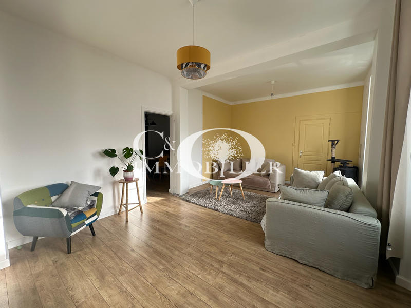 Maison - 236 m² - 10 pièces