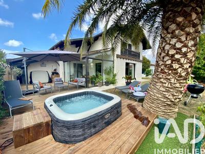 Maison - 200 m² - 7 pièces