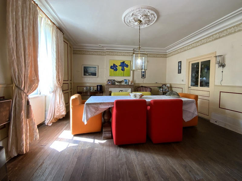 Maison - 201 m² - 7 pièces