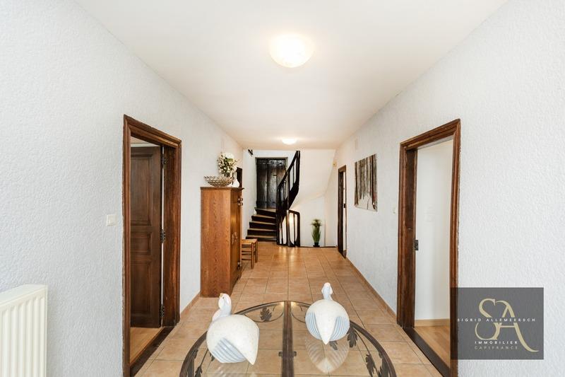 Maison - 312 m² - 9 pièces