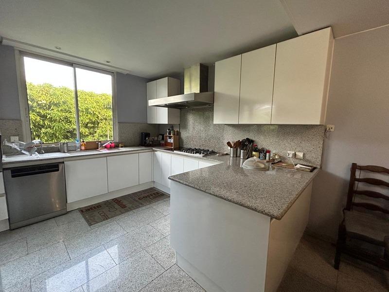 Maison - 230 m² - 7 pièces