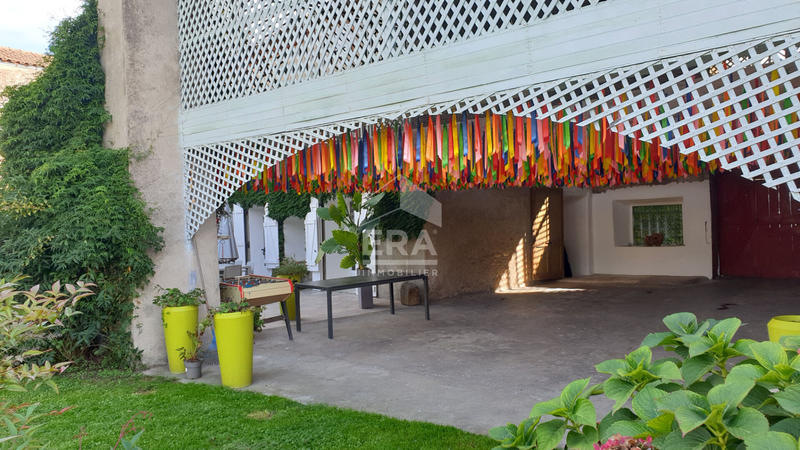 Maison - 370 m² - 8 pièces