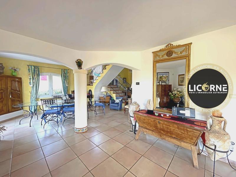 Maison - 180 m² - 8 pièces