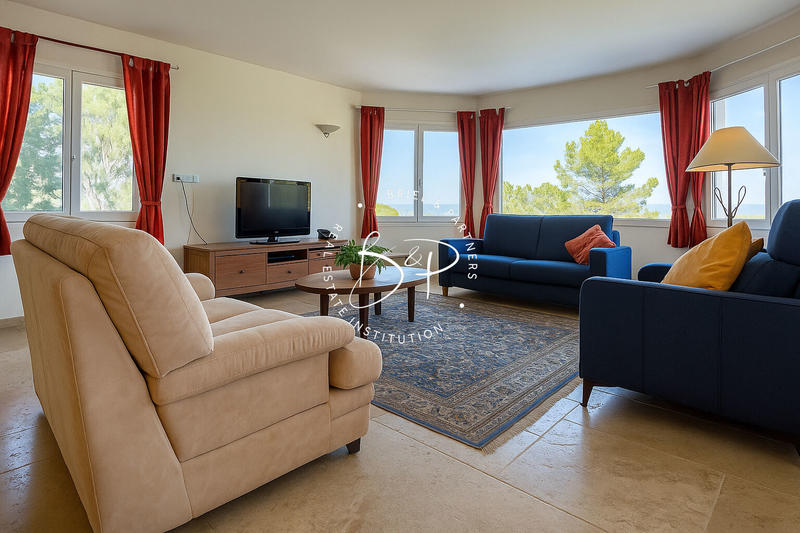 Maison - 185 m² - 6 pièces