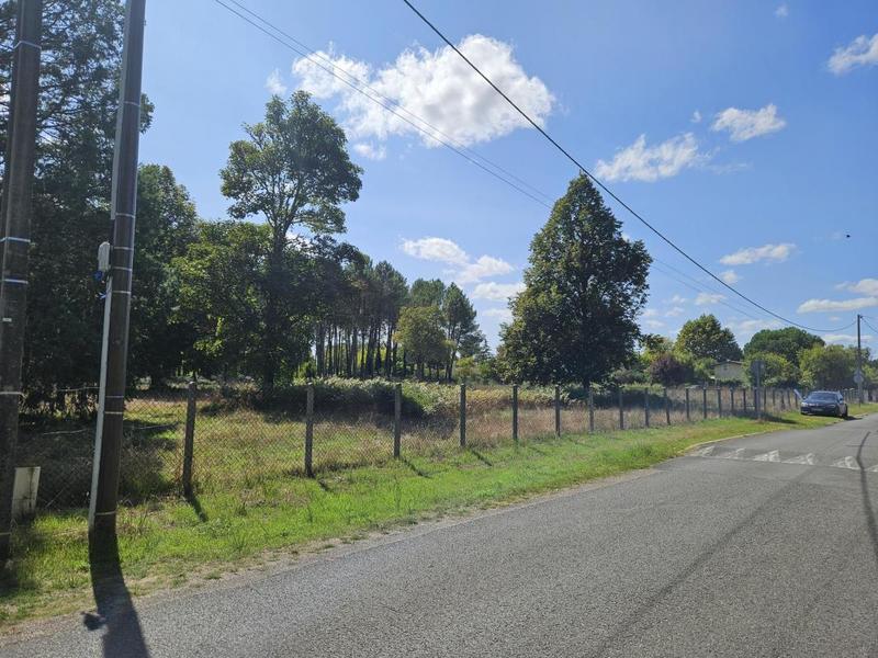 Terrain constructible - 1 600 m²