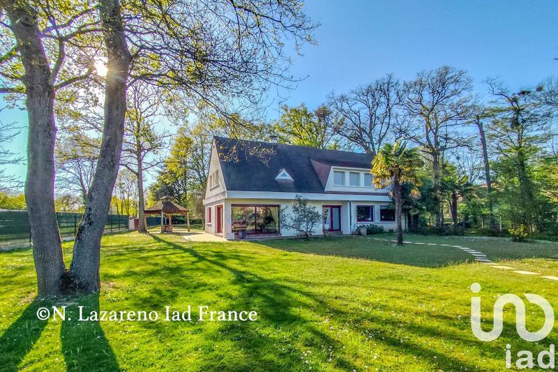 Maison - 233 m² - 9 pièces