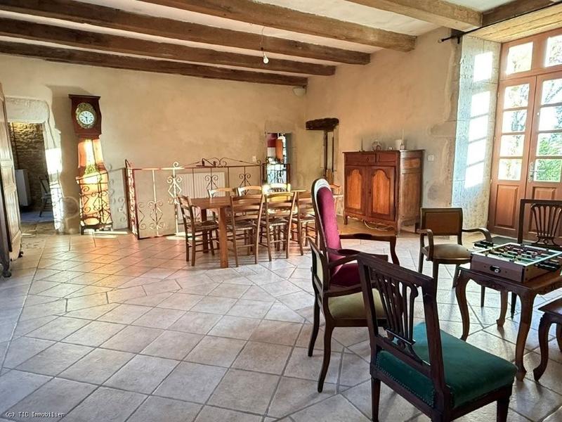 Maison - 258 m² - 9 pièces